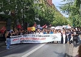 Manifestación estudiantil contra el acoso escolar en Granada.