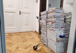 Traslado de documentos en el Palacio de Justicia de la capital.