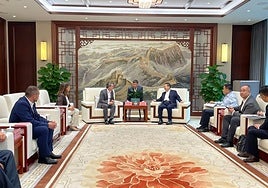 Reunión entre la representación jienense y la china.