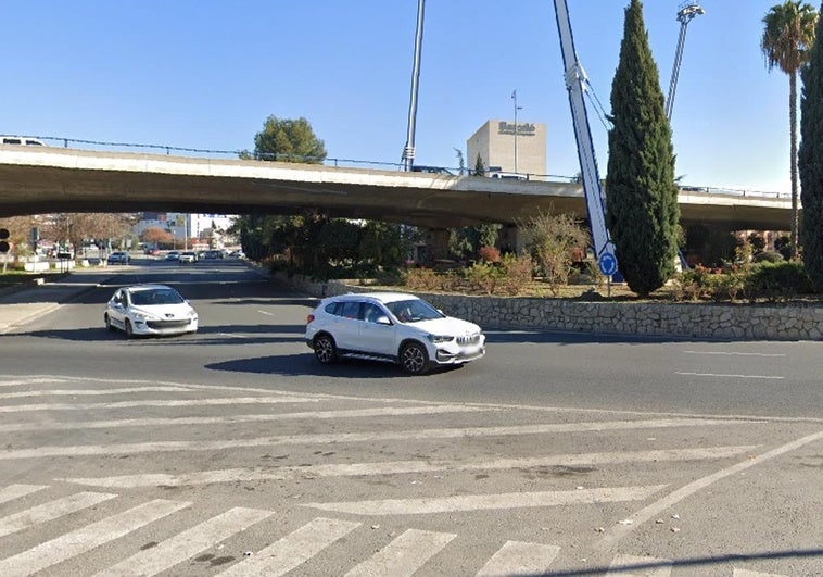 El choque entre dos vehículos en la salida de Recogidas colapsa la Circunvalación