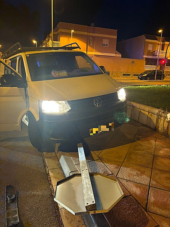 La Policía Local se incauta de 1.400 litros de gasolina y detiene a dos personas tras una persecución por La Cañada y Loma Cabrera