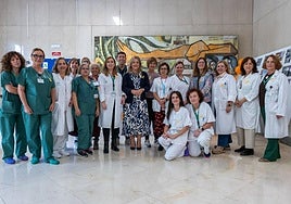 Profesionales que han participado en la mesa informativa del Hospital Universitario de Jaén.