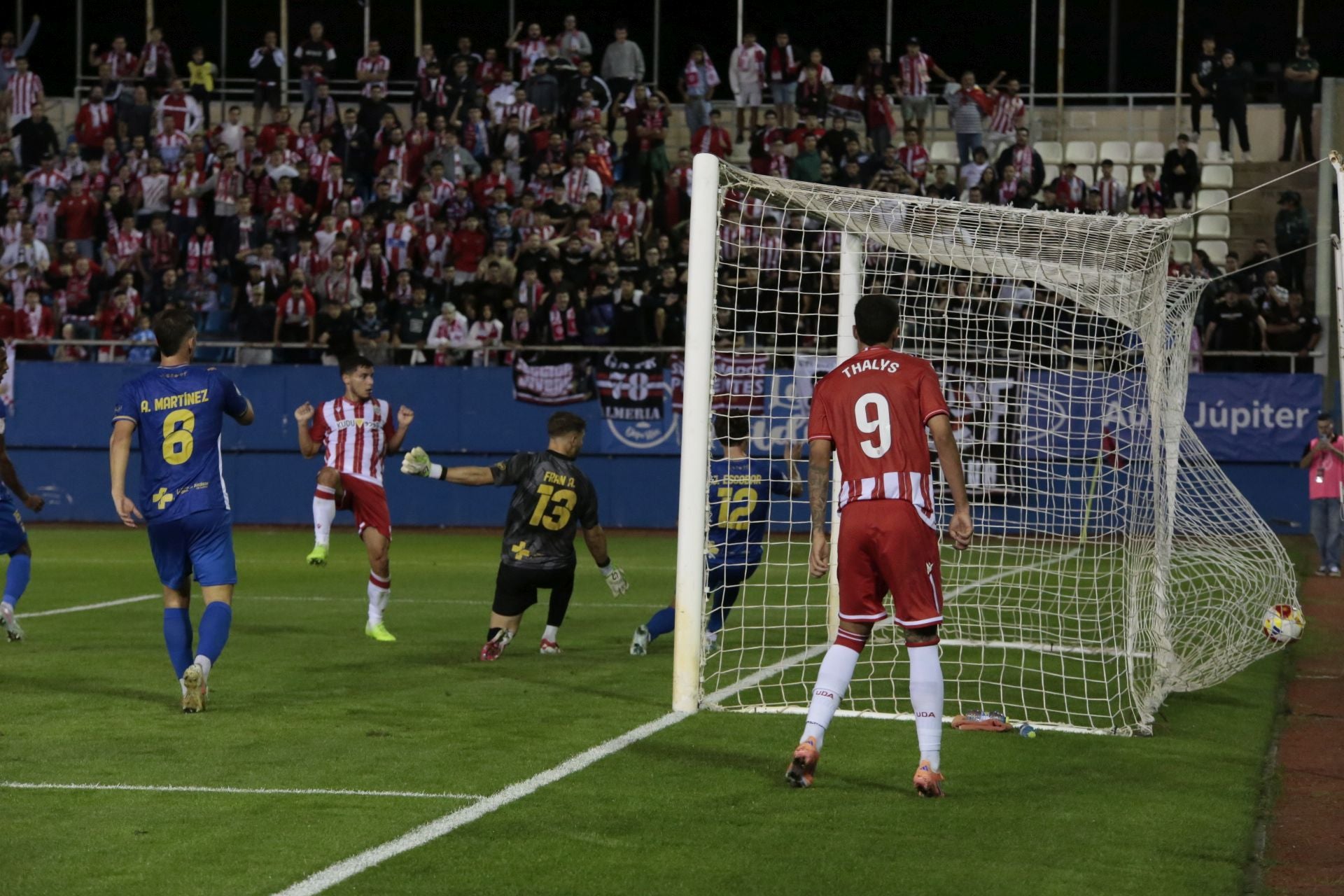 El Almería impone su calma