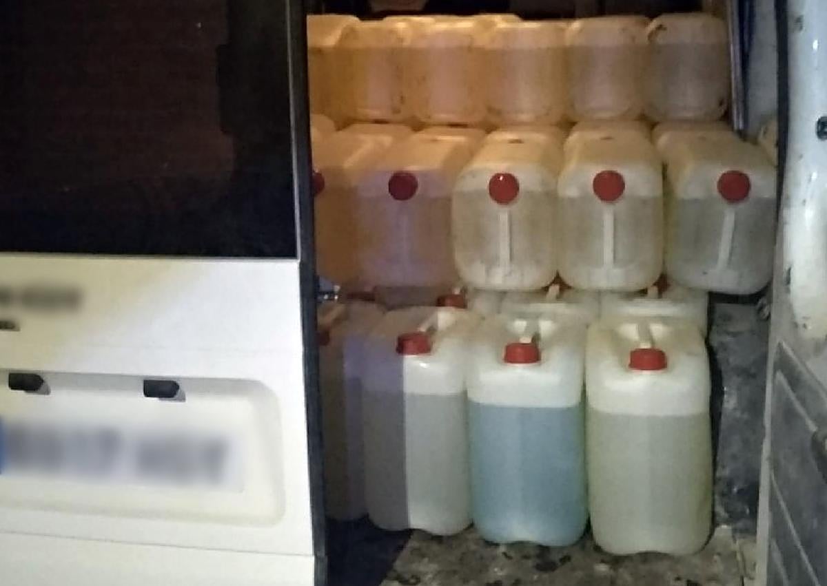 Imagen secundaria 1 - Golpe al petaqueo en Almería: cinco detenidos y 11.000 litros de gasolina intervenidos