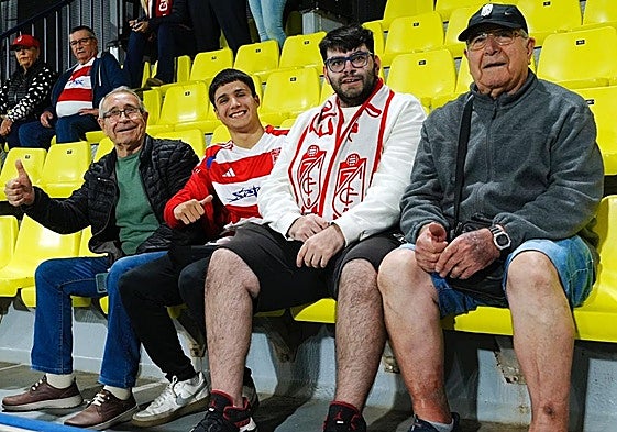 Aficionados del Granada en el Mini Estadi de la Ciudad Deportiva del Villarreal.