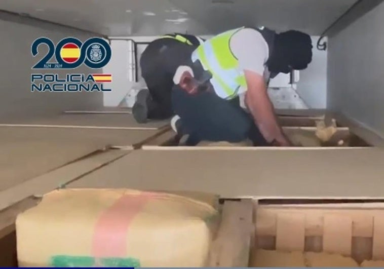 Interceptan en Granada un camión con 8.000 kilos de hachís camuflados entre pimientos