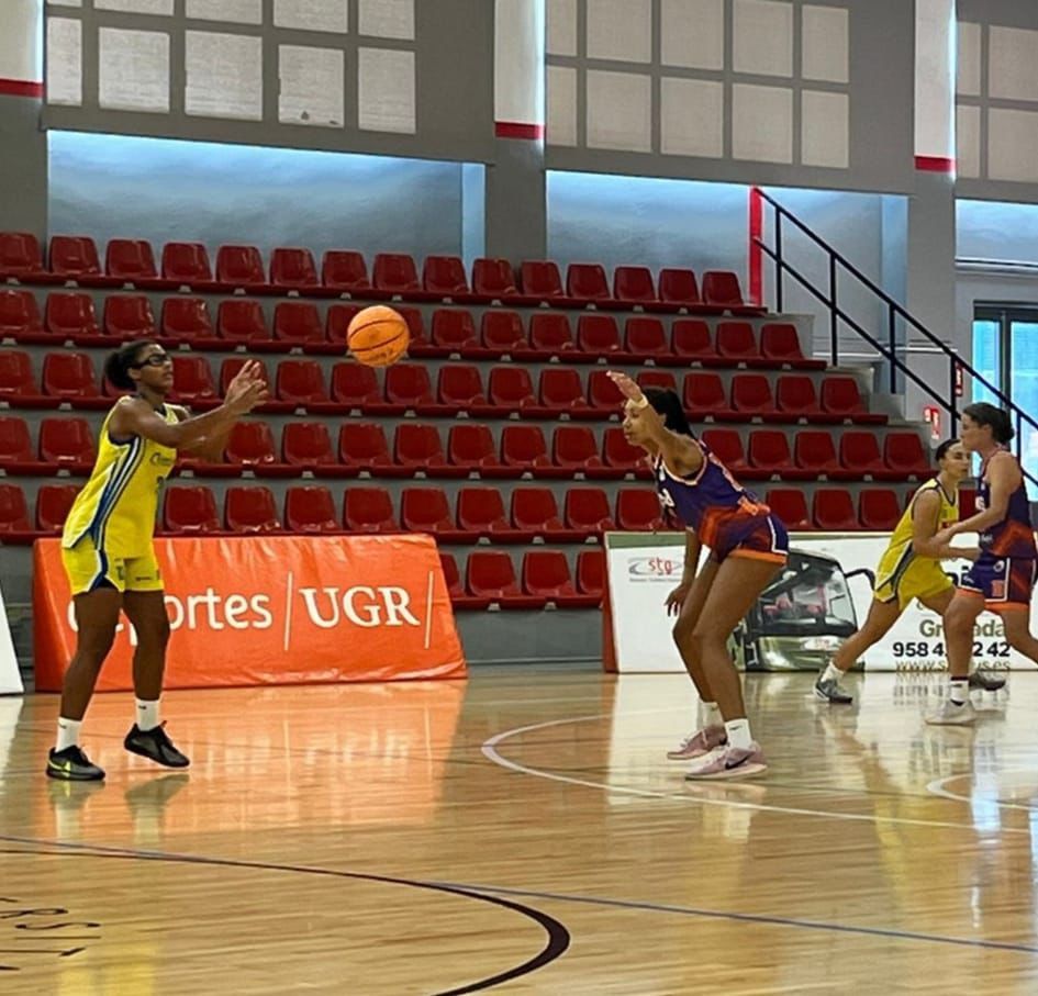 Maryama Cissé, a la derecha, frente al Gran Canaria.