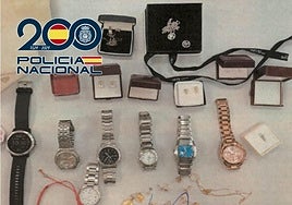 Relojes y joyas recuperadas.