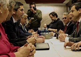 Reunión entre el equipo de JM+ y el de Juanma Moreno, cuando eran socios en Jaén.