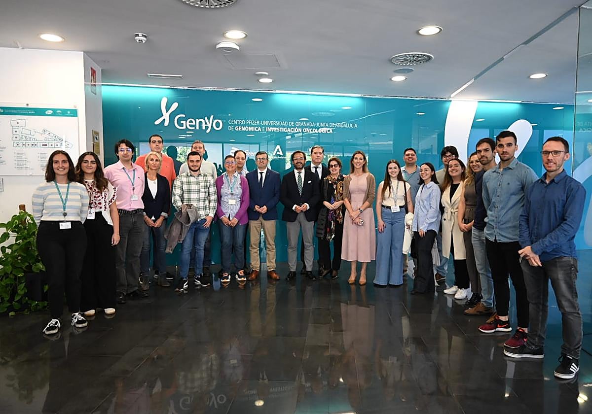 Granados, acompañado del delegado territorial de Empleo, Javier Martín Cañizares, ha mantenido un encuentro con algunos de los jóvenes contratados a través del Programa Investigo.