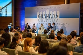 El delegado de Sanidad, Indalecio Sánchez- Montesinos, inaugura este encuentro científico que reúne en Granada a especialistas de todo el país.
