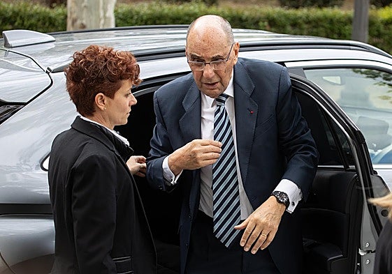 Vidal-Quadras, a su llegada a la Audiencia Nacional para prestar testimonio sobre el ataque que sufrió en Madrid.