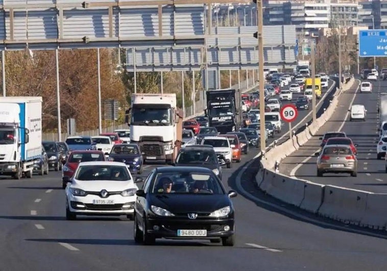 La DGT aclara los casos en los que en los que puedes ocupar el carril izquierdo