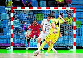 Una acción de Alan Brandi en la victoria ante O Parrulo Ferrol del pasado fin de semana.