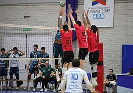 Fran Iribarne supera el triple bloqueo de Del Carmen, Vigil y De Mello,