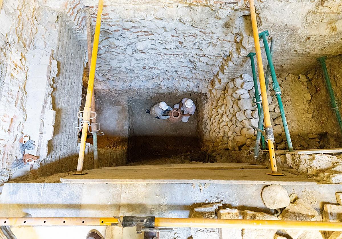 La cápsula del tiempo de Granada: aparecen restos de 30 siglos en el hueco de un ascensor