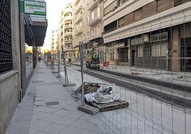 Máquinas asfaltan la calle Tejeiro esta semana