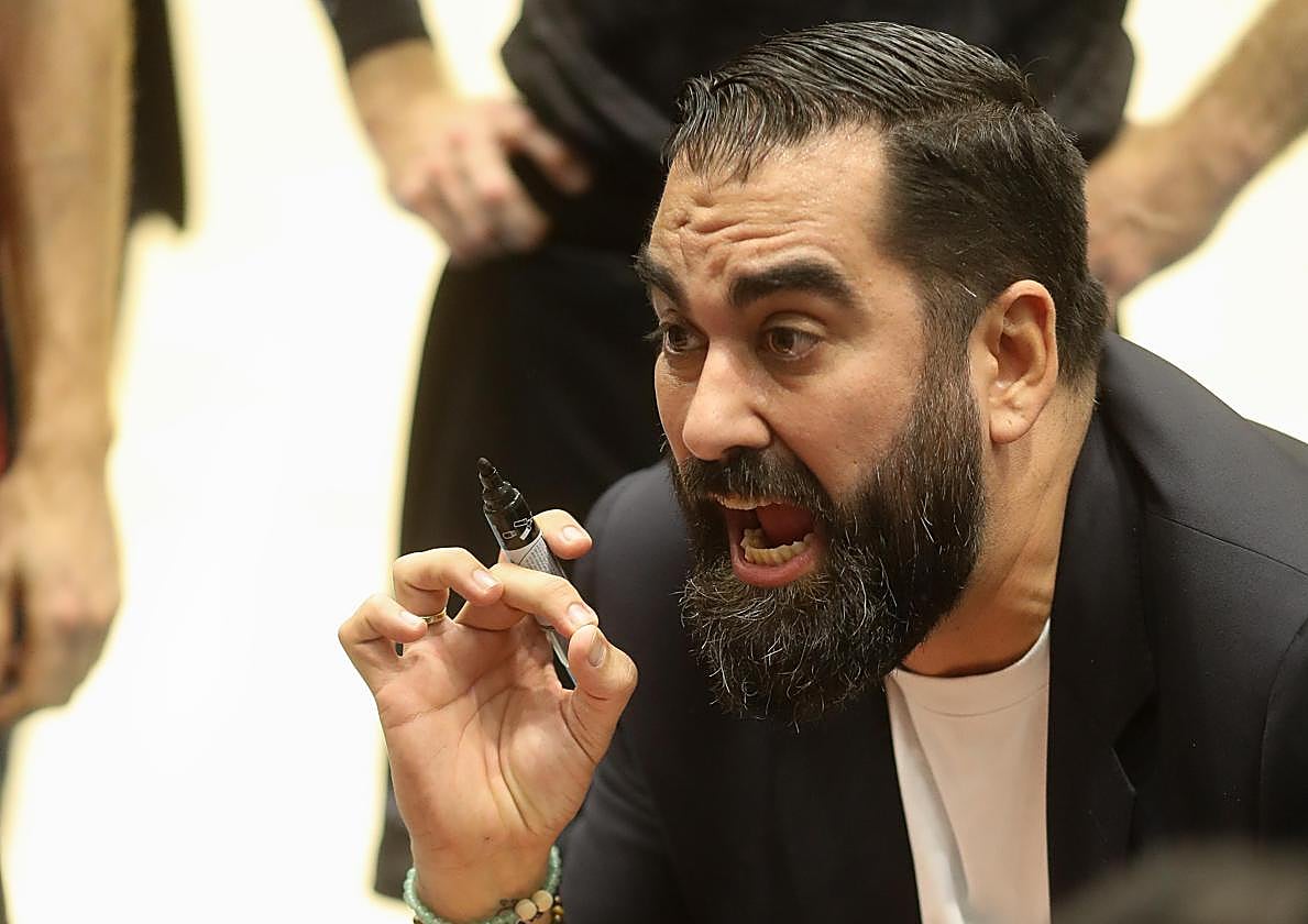 Ramón Díaz, desesperado.