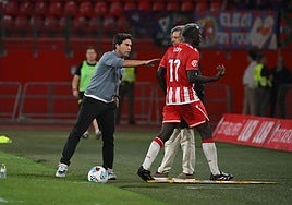 Dion Lopy se retira en el cambio, sin saludar a Rubi.