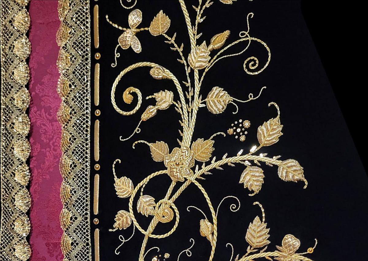 Imagen secundaria 1 - Detalles del nuevo manto de la Virgen de la Salud