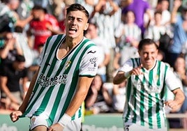 Dani Requena celebra su primer gol con el Córdoba.
