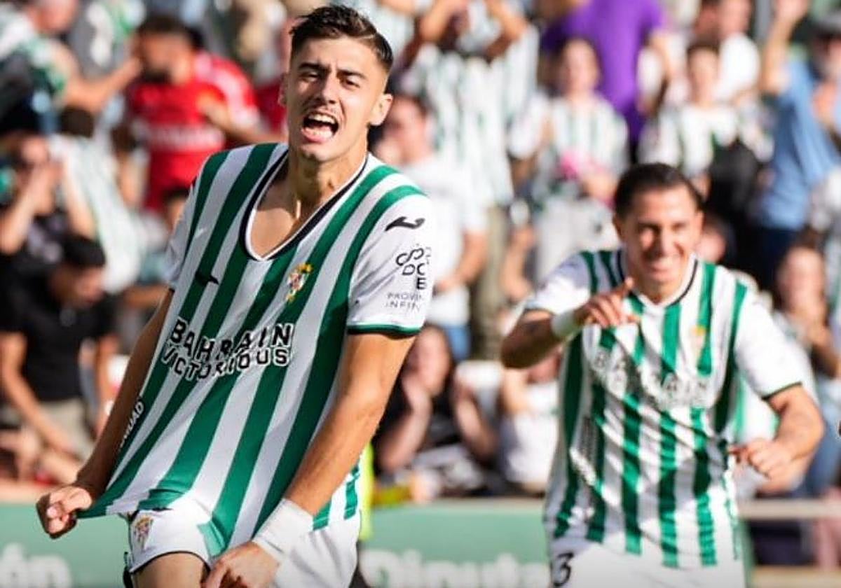 Dani Requena celebra su primer gol con el Córdoba.