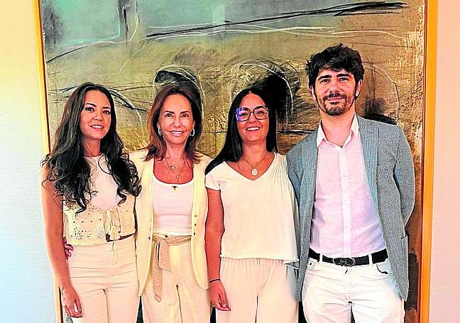 Un gran equipo. Isabel con sus hijos, en una imagen del archivo familiar.