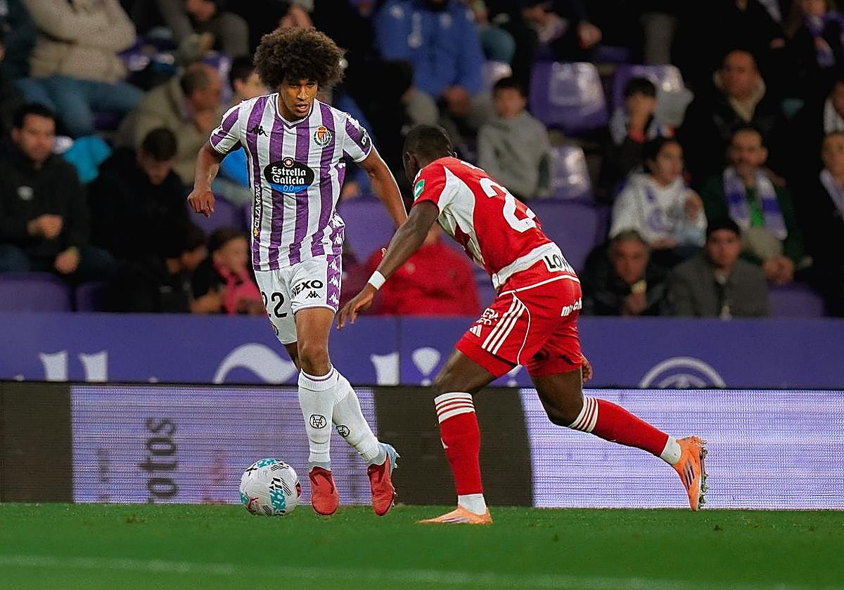 Baïla Diallo defiende a Peter en Zorrilla.