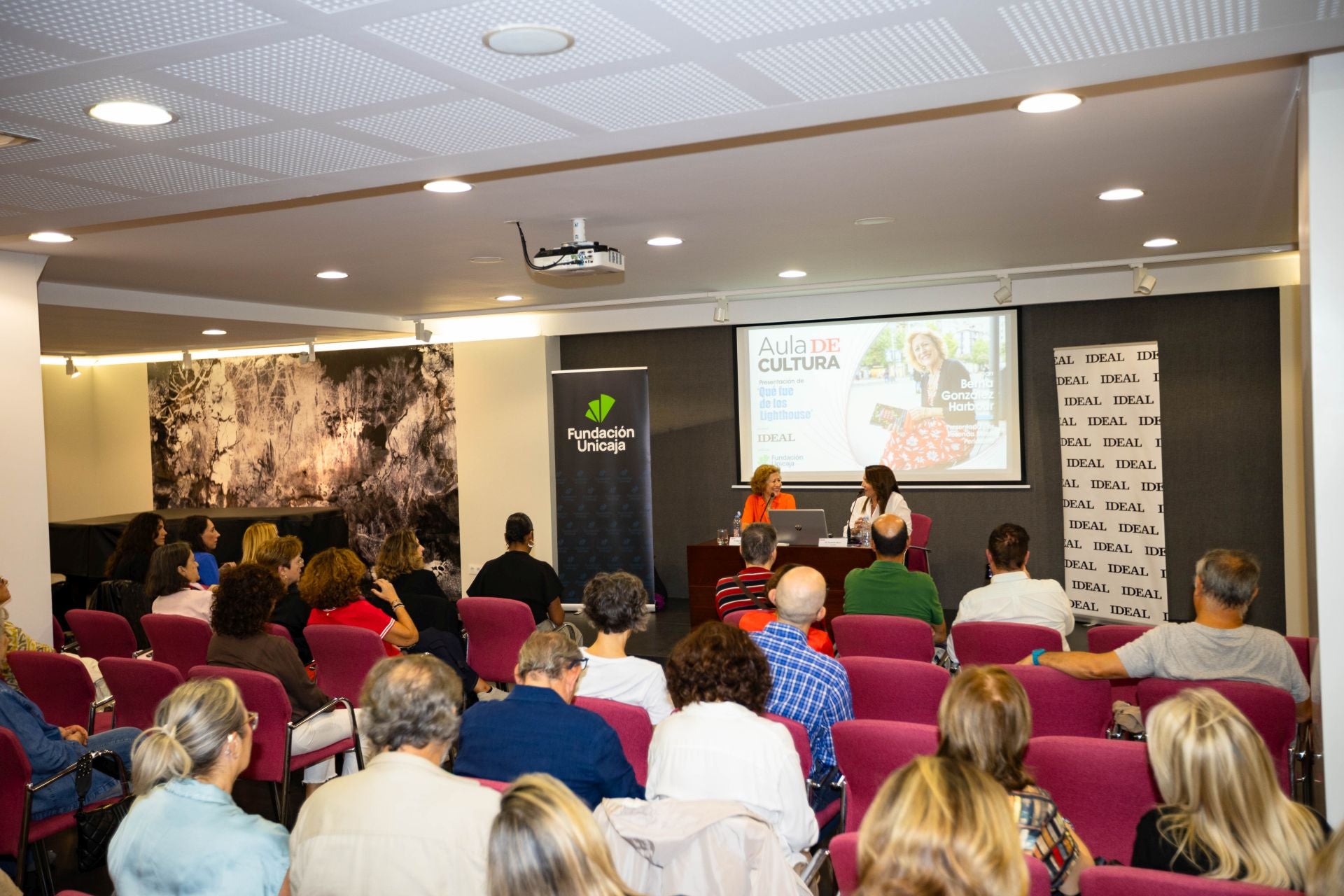 El Aula de Cultura de Berna González Harbour en fotos