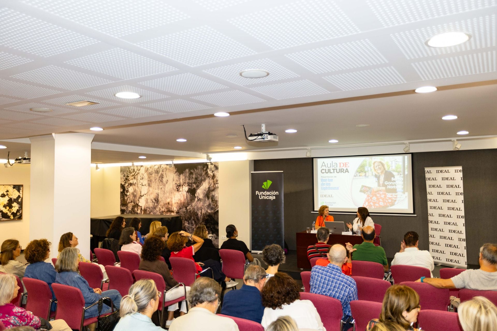 El Aula de Cultura de Berna González Harbour en fotos