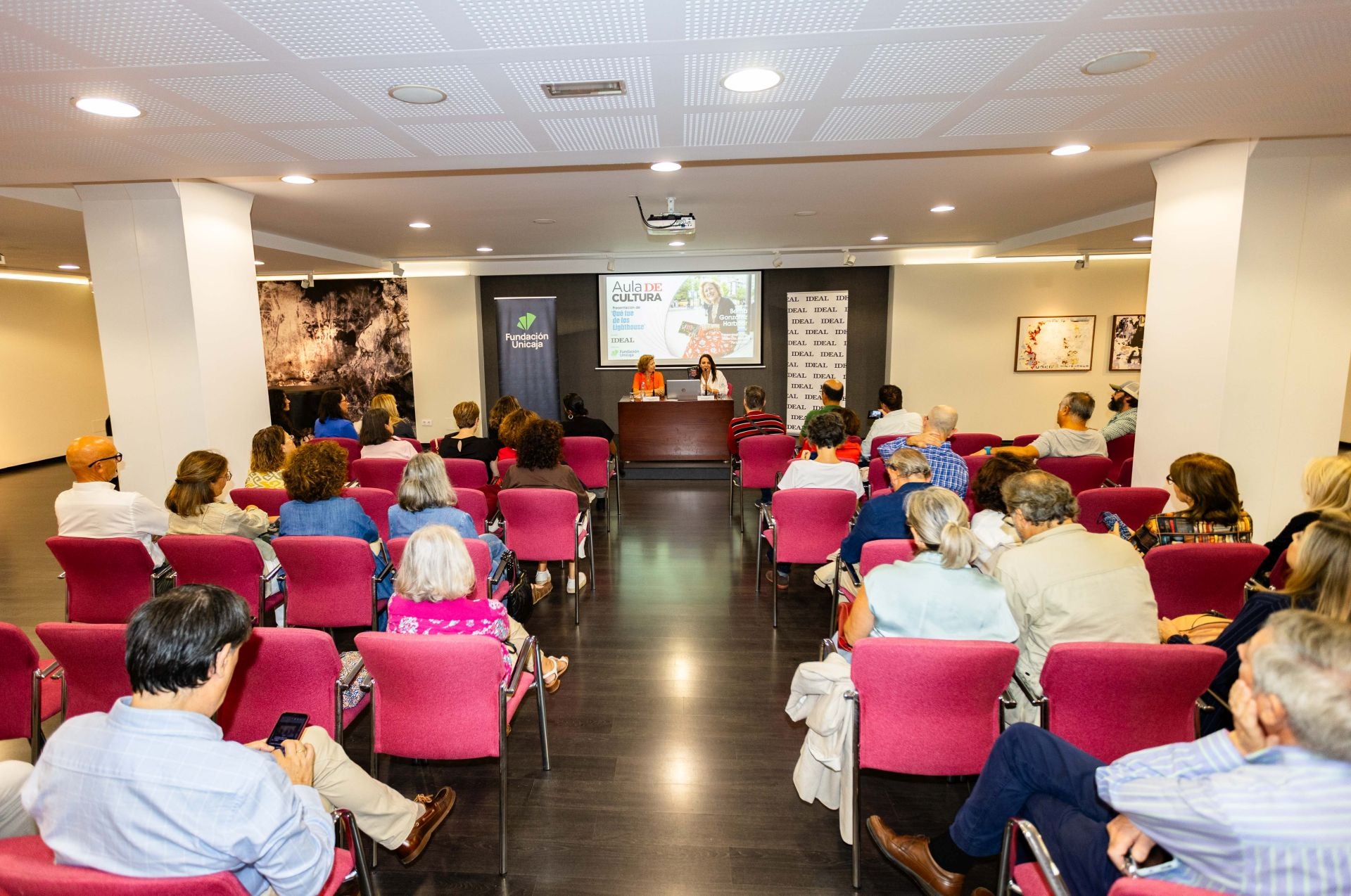 El Aula de Cultura de Berna González Harbour en fotos