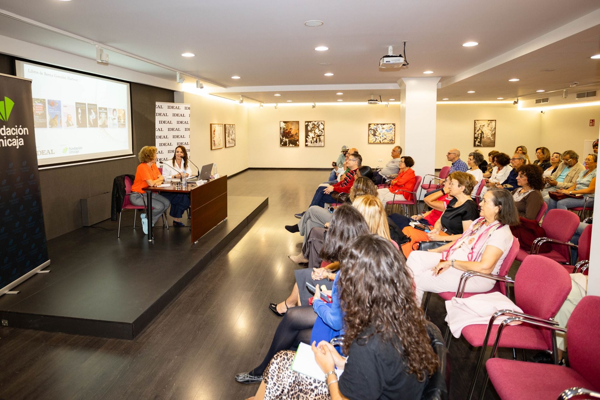 El Aula de Cultura de Berna González Harbour en fotos