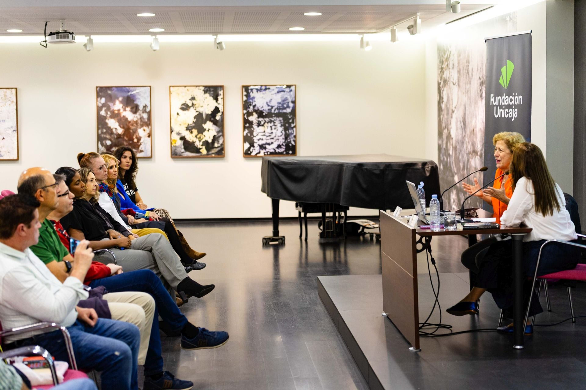 El Aula de Cultura de Berna González Harbour en fotos
