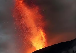 Fotografía de un momento de la erupción del volcán de La Palma en 2021, tomada por Pablo Rey Devesa, primer autor del estudio