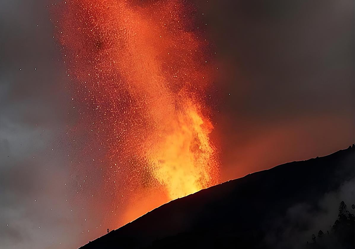 Fotografía de un momento de la erupción del volcán de La Palma en 2021, tomada por Pablo Rey Devesa, primer autor del estudio