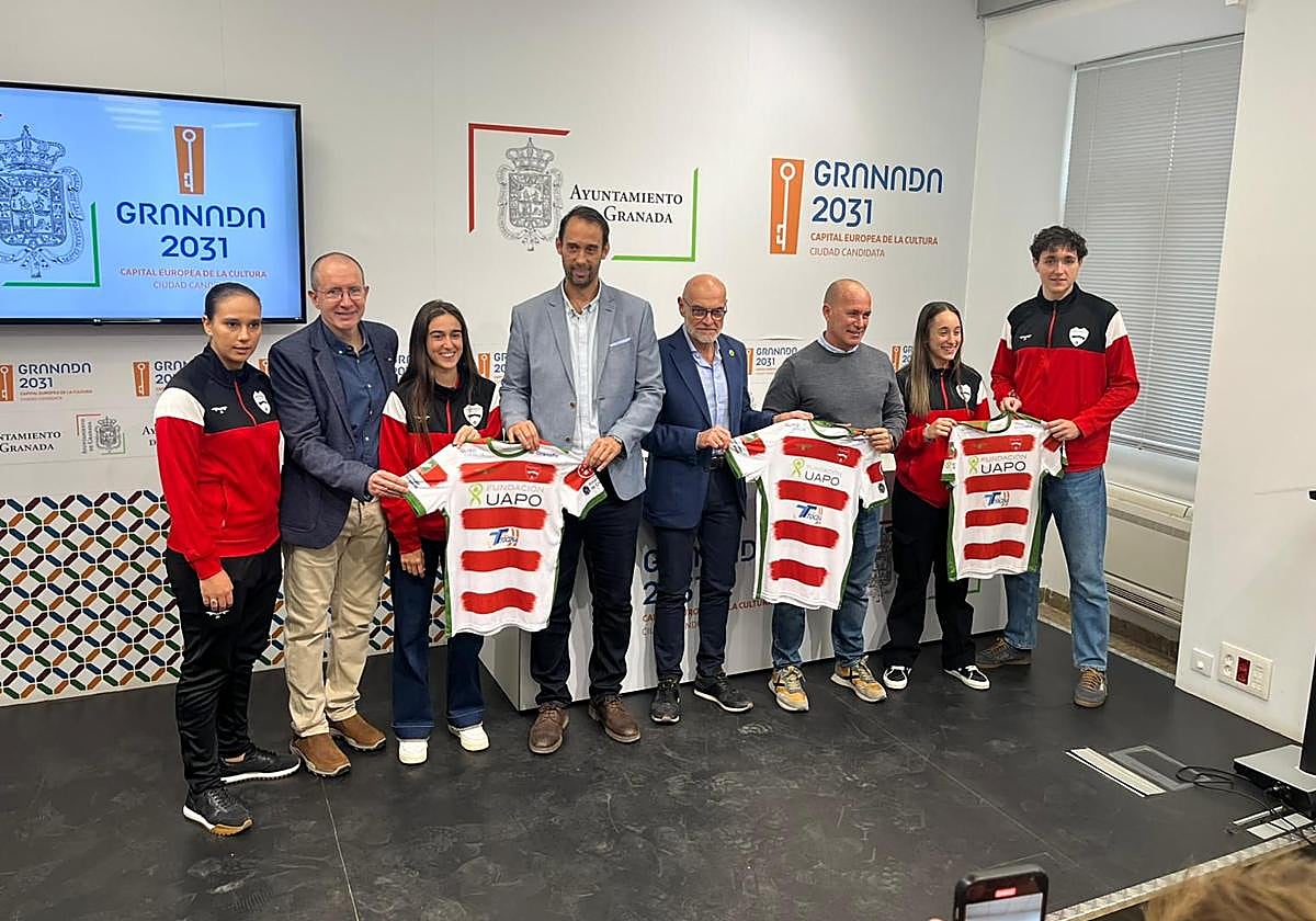 Presentación del acuerdo en el Ayuntamiento de Granada.