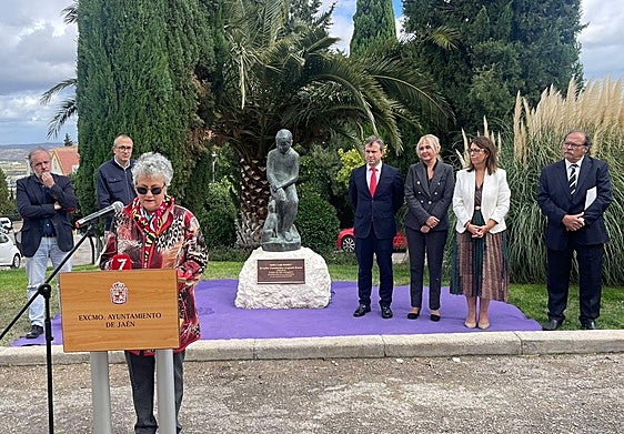 Acto de inauguración de la estatua.