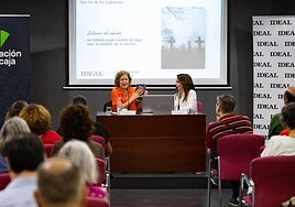 Berna González Harbour en el Aula de Cultura de IDEAL Almería