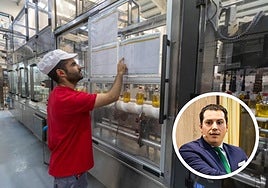 Una imagen de archivo de la envasado de Maeva y el director de vengas del grupo, Luis Torres Morente Jr.