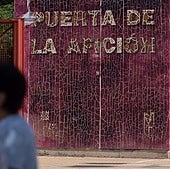 Puerta de la afición.