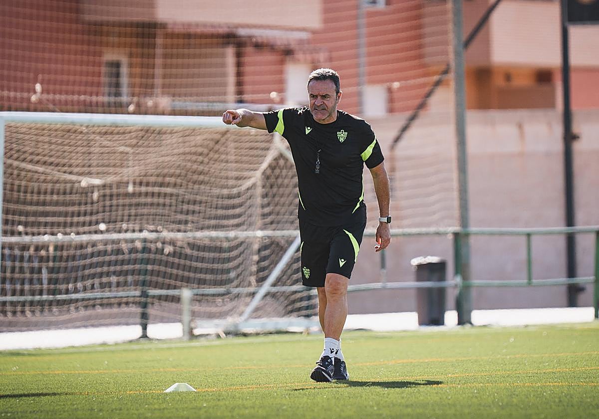 José María Salmerón entrenando al Almería B.