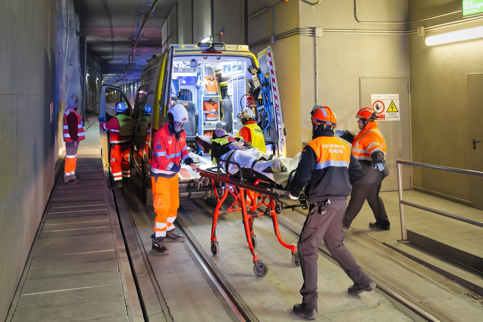 Impactantes imágenes del simulacro de fuego en el metro de Granada