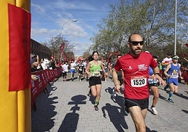 Corredores durante la pasada edición de la carrera.