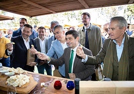 Javier Ruiz, Emilio Torres, Paco Reyes y Asís Martín degustan AOVE.