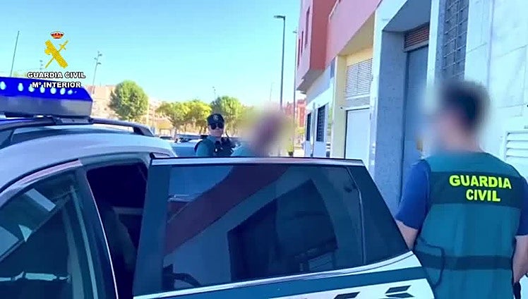 A prisión por apuñalar de gravedad a un hombre en el portal de su casa en Roquetas