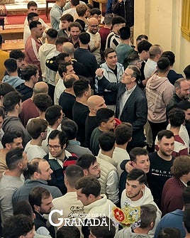 «La ilusión va por delante»: una cuadrilla joven ensaya la histórica salida de la Virgen de la Granada