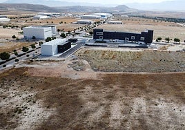 Los tres edificios ya construidos en la parcela de 100.000 metros cuadrados en la Citai de Escúzar.