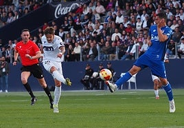 Un instante del derbi Real Jaén-Linares Deportivo.