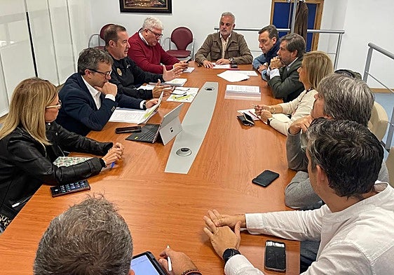 Reunión para tratar la ordenanza de tráfico.