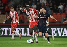 Dion Lopy vio la quinta amarilla, pero al suspenderse el partido no computa todavía.